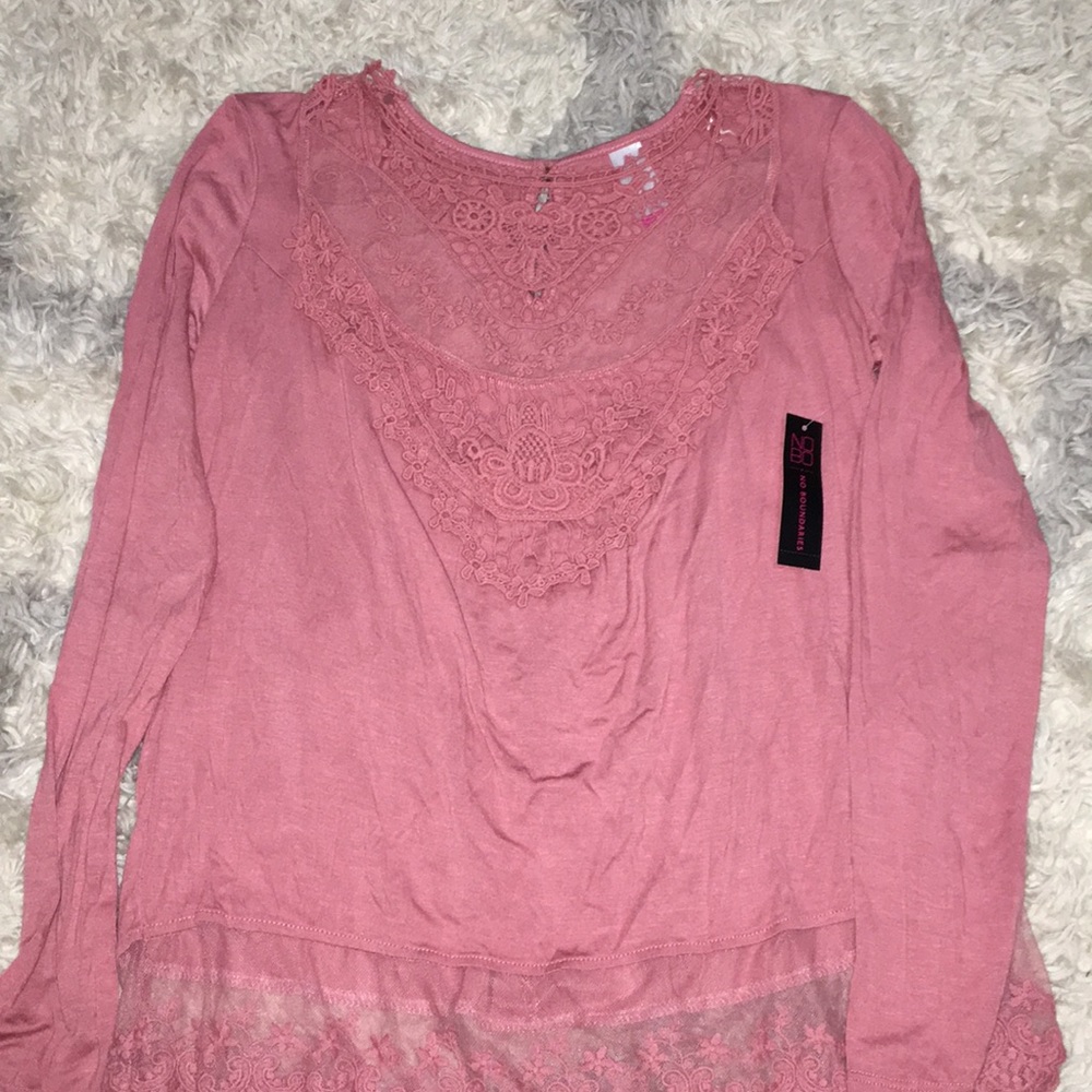 NWT Victorian applique front long sleeve swing top